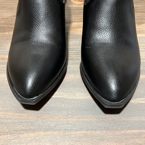 CL by Laundry pointed toe ankle sock heeled booties, black, size 9.5 - Picture 3 of 16